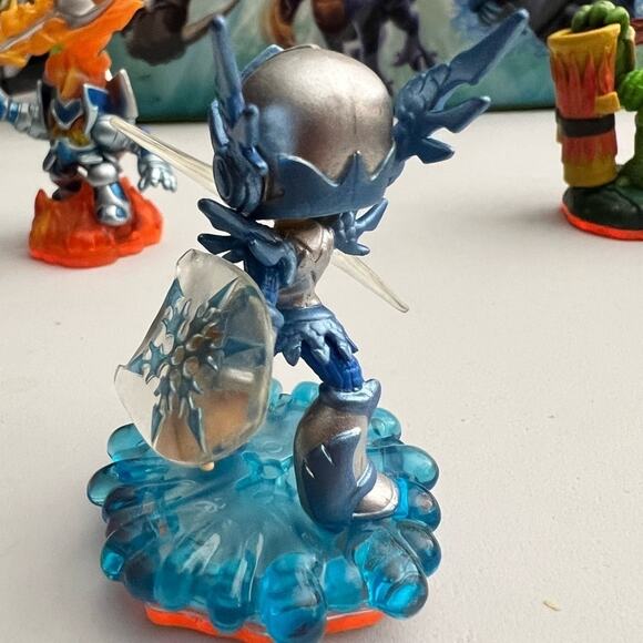 Skylanders Giants Triple Pack - Ignitor, Chill, and Zook - Picture 3 of 11